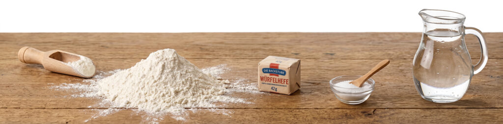 Bild von backzutaten wie Mehl, Hefe, Salz und Wasser als Abschluss vor dem Kontaktformular.